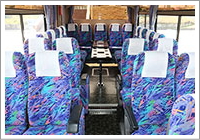 大型バス　後部座席2列はサロンにもなります